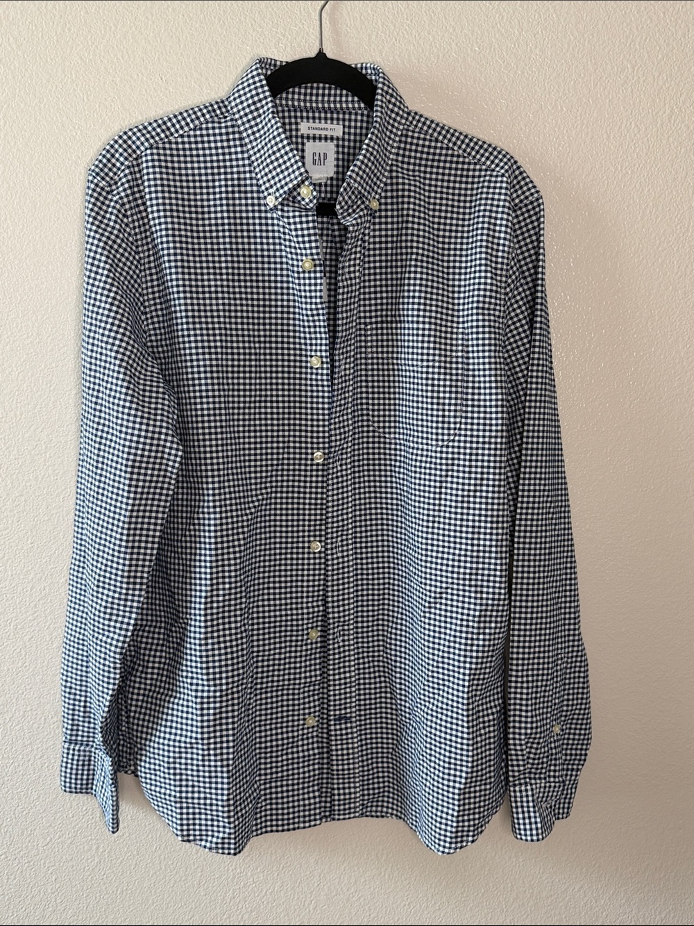 GAP Men's Navy and White Gingham Button-Down Shirt size medium (bin13)
